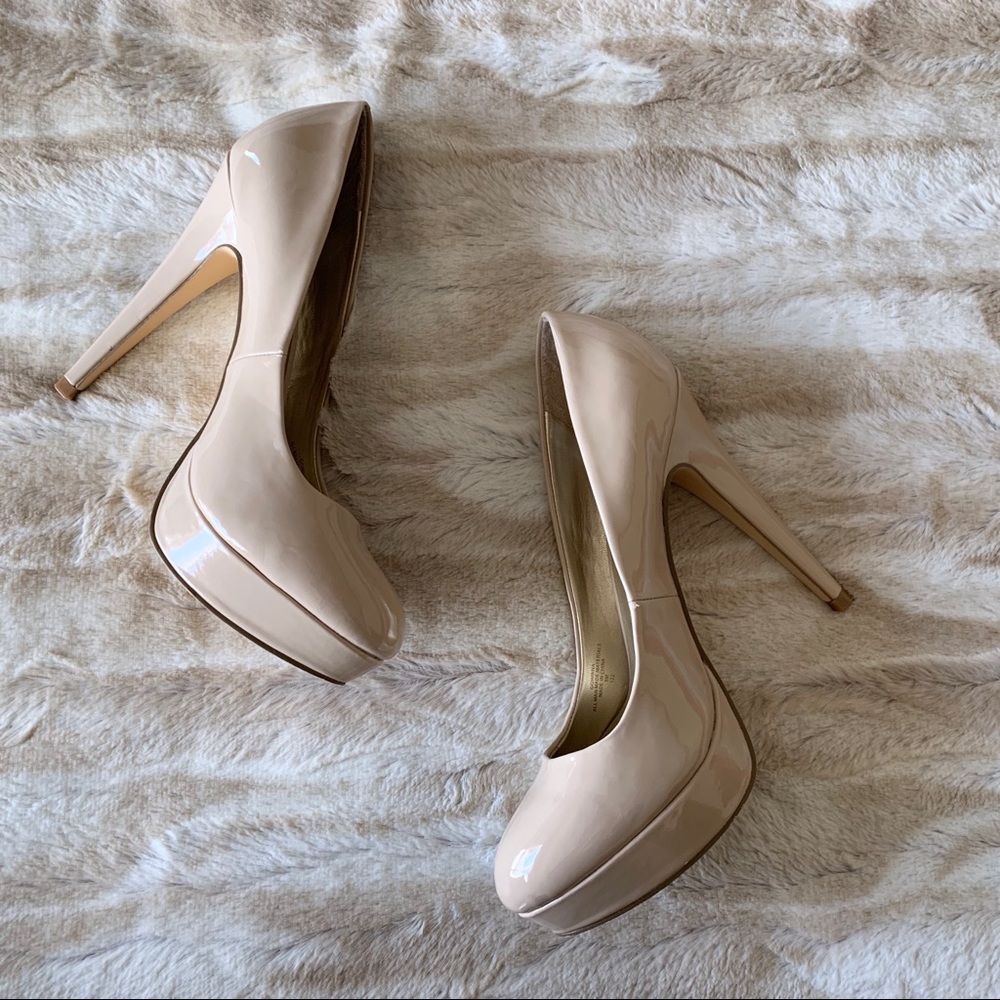 {Guess} Nude platform heels